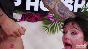 Beautiful sex addict rosalyn sphinx hooks up with nade nasty