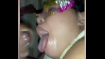 Puta safada tomando leite de piroca