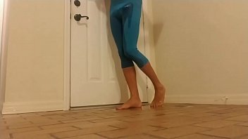 Shemale Urinating In Yoga Pants thumbnail