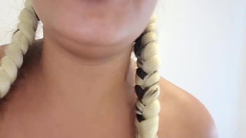 Garoto vi o volume da sunga na piscina do prédio