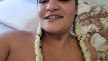 Garoto vi o volume da sunga na piscina do prédio