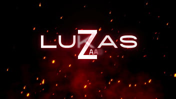 Tirando do cuzinho e metendo na buceta socando fundo e gozando gostoso