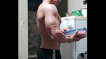 Carlos Simões In The Bodybuilder's Routine thumbnail