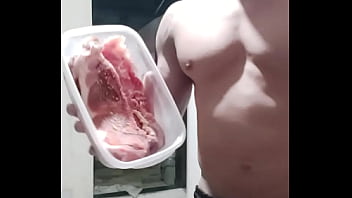 Carlos simões na cozinha rotina de marombeiro