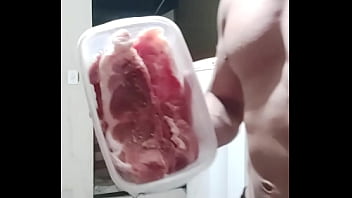 Carlos simões na cozinha rotina de marombeiro