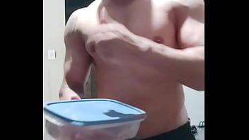 Carlos simões in the bodybuilder's routine