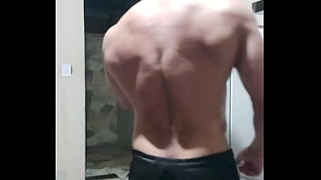 Carlos simões in the bodybuilder's routine