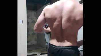 Carlos simões in the bodybuilder's routine