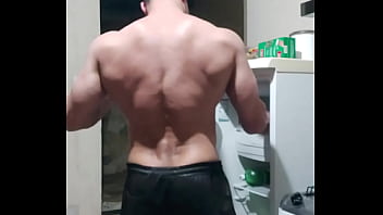 Carlos simões na cozinha rotina de marombeiro