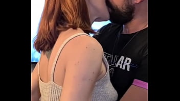 Sexo gostoso com a ruivinha da bucetinha rosinha