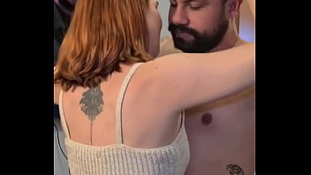 Sexo gostoso com a ruivinha da bucetinha rosinha