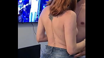 Sexo gostoso com a ruivinha da bucetinha rosinha