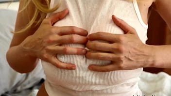 Seasoned bbw julia ann finger & toy fucks her shaved fanny