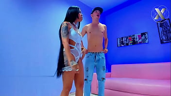 She eats my cock in an impromptu college threesome