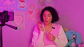 Me observando trocar de roupa em silêncio Me observando trocar de roupa em silêncio