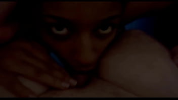 Na piscina do motel ganhando aquela mamada da negra sexy