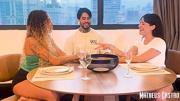 Desafiei minhas amigas em um jogo onde o prêmio era sexo a tres la no meu apertamento collab bruninha a surfista e stellar