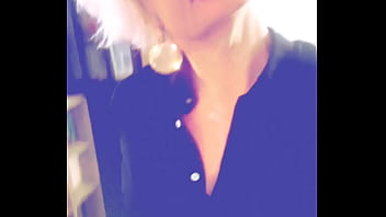 Bonjour toi je me présente sophie femme mature qui adore sucer des bites et les