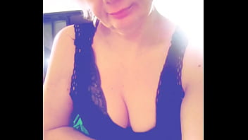 Bonjour toi je me présente sophie femme mature qui adore sucer des bites et les