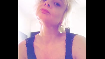 Bonjour toi je me présente sophie femme mature qui adore sucer des bites et les