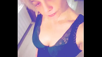 Bonjour toi je me présente sophie femme mature qui adore sucer des bites et les