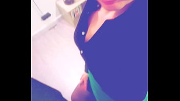 Bonjour toi je me présente sophie femme mature qui adore sucer des bites et les