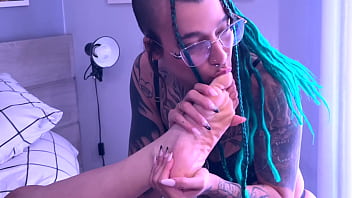Promise you'll make me cum by licking my feet