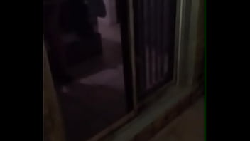 Desvistiendome y enseñando tanga