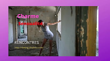 Jeune et jolie femme sexy et sensuelle se trémousse langoureusement pour exciter son partenaire
