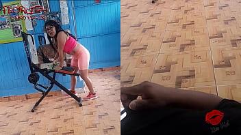 Me dio calambre en las piernas y mi tío mañoso me mete mano y todo lo demás