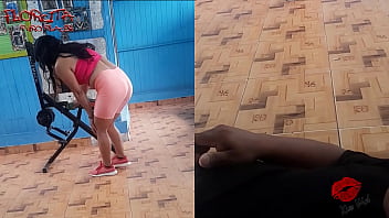 Me dio calambre en las piernas y mi tío mañoso me mete mano y todo lo demás