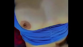 Agarrándose los pechos hasta excitarme toda