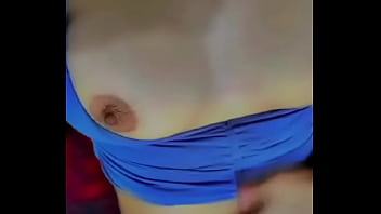 Agarrándose los pechos hasta excitarme toda