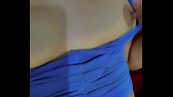 Agarrándose los pechos hasta excitarme toda