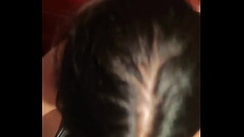 Le encanta jugar con su dildo