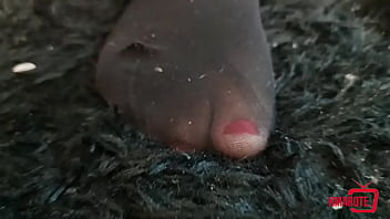 Mostrando como se trata uma mulher mandona com minha bonequinha fetichista