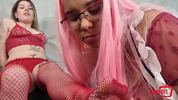 Mostrando como se trata uma mulher mandona com minha bonequinha fetichista