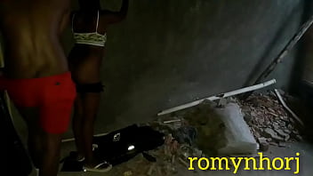 Novinha de shortinho da favela no rio de janeiro fudendo na casa abandonada