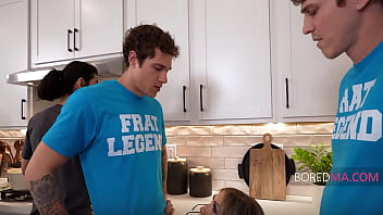 Freeuse big butt latina milf fucks frat to make the sale and it works