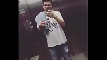 Ele acha bonito explanar nudes delas por ai do do cornao