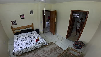 Amigo da onça gozando na buceta da esposa do melhor amigo em hostel