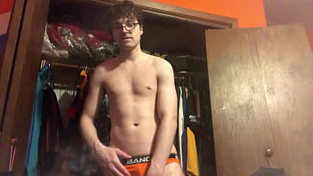 Sexy Workout With Twink Niko Springs thumbnail