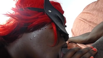 Femme en chaleur essaye la bite de son pote