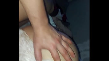 Esposa caliente dando las nalgas a su marido