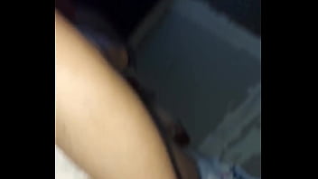 Esposa caliente dando las nalgas a su marido