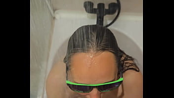 Wild wife's dripping bathroom blowjob with blazzing nails