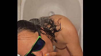 Wild wife's dripping bathroom blowjob with blazzing nails