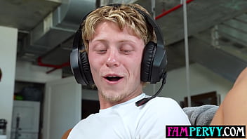 Gamer stepbro distracted and seduced by horny blonde teen stepsis