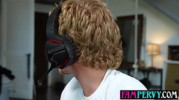 Gamer stepbro distracted and seduced by horny blonde teen stepsis