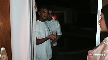 Nos metemos al cuarto de la vecina sin permiso estaba castigada